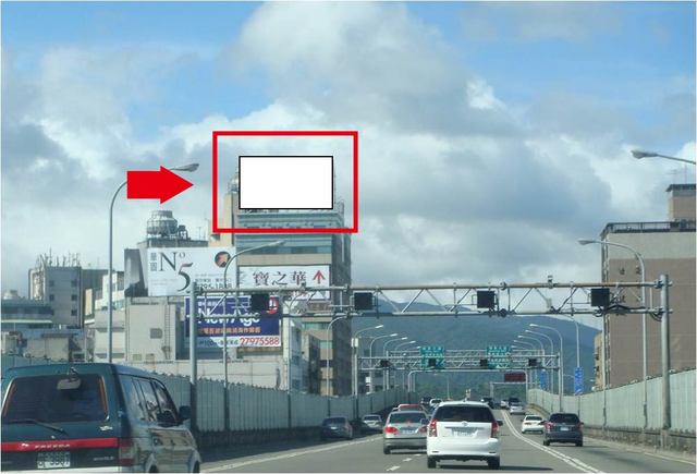 台北市松山區、基隆路一段8、10號(往內湖、南港方向)